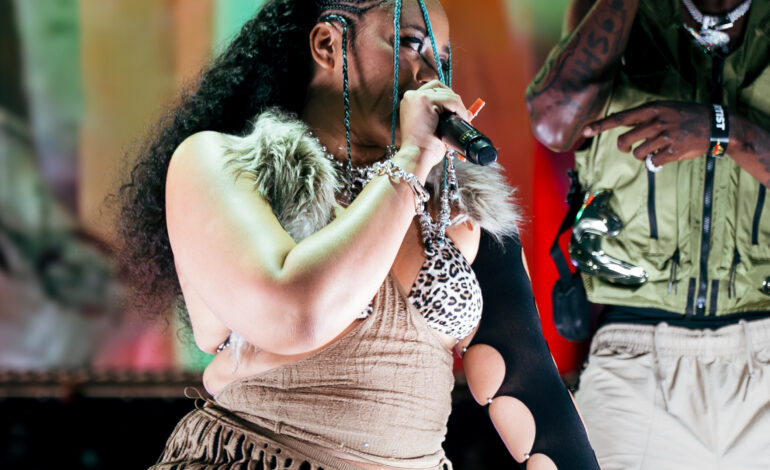 Moliy “Shakes it to the Max”